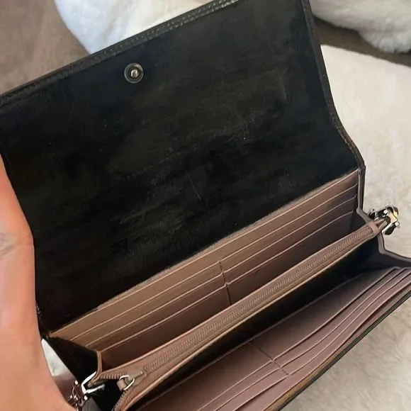 Authentic Gucci Wallet - Picture 6 of 9